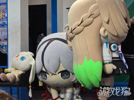 《鸣潮》吉祥物大傻椿活动掰手腕 竟把粉丝干骨折(图1) 《鸣潮》吉祥物大傻椿活动掰手腕 竟把粉丝干骨折(图1)