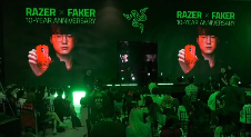 Faker新加坡粉丝见面会:最爱玩盖伦 还自曝开车刮擦(图2) 游侠网2