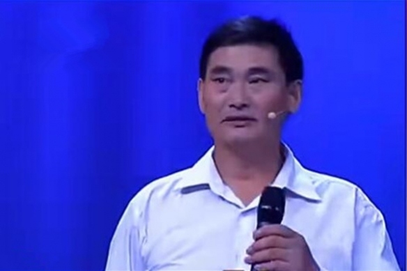 农民歌手“大衣哥”:希望社会上忘掉朱之文这个名字(图1) 游侠网1