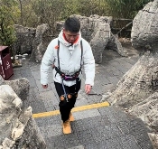 湖北一景区开始体验“机器腿”:八旬老太也能爬山了(图1) 游侠网1