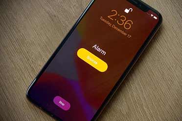 用iPhone的牛马们请定好周日闹钟！这周要上六天班